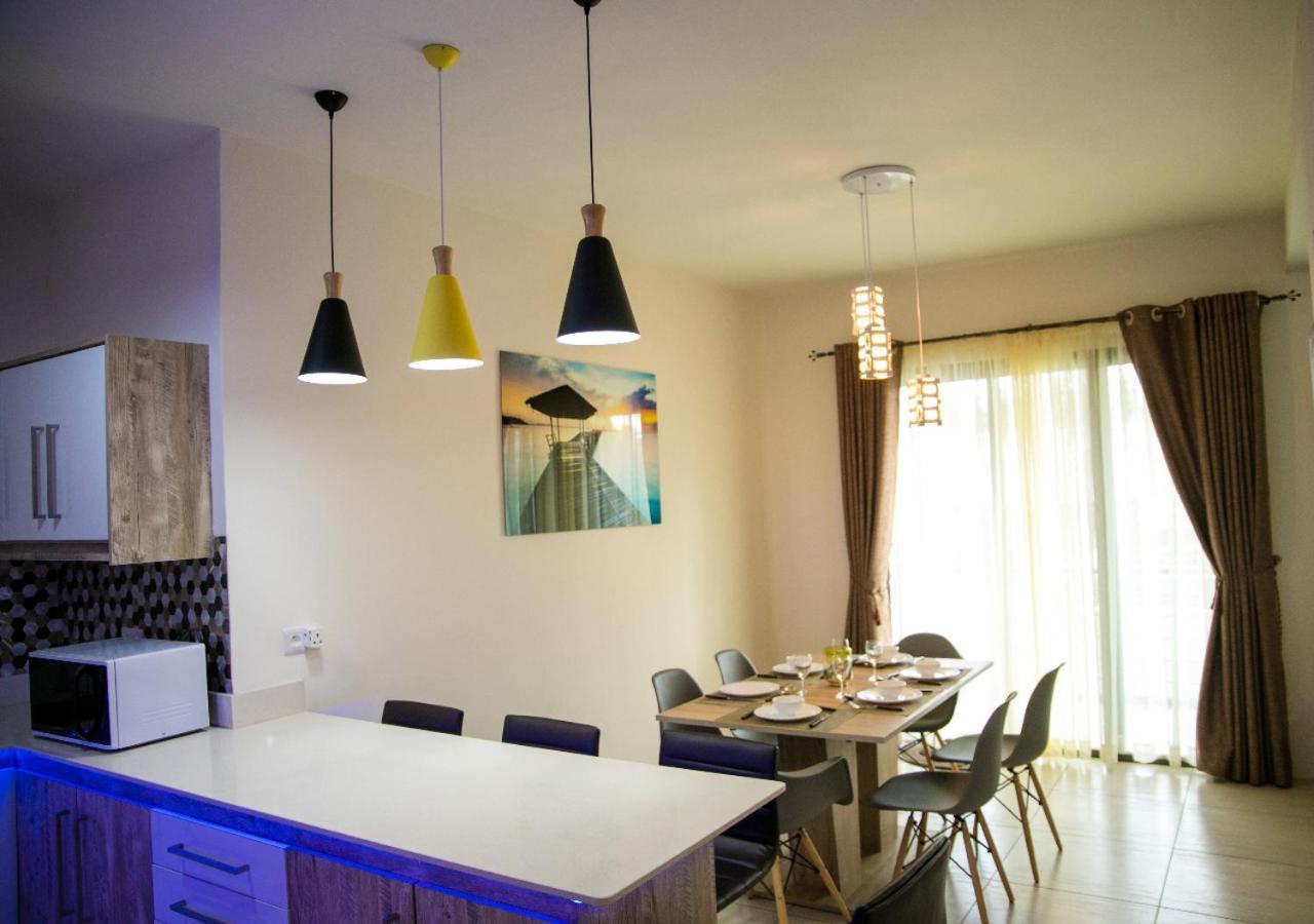 Luxury 2 Bedroom Apartment With Pool - Close To Flic-En-Flac Beach Exteriör bild